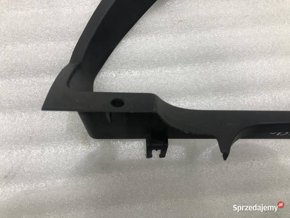 RAMKA LICZNIKA MERCEDES W204 A2046800023 osobowe