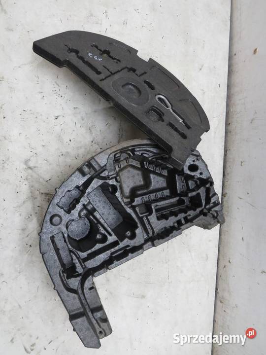 WKŁAD BAGAŻNIKA UCHO BMW E63