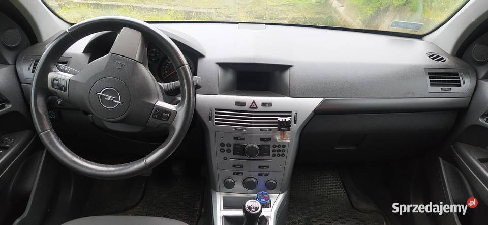 Opel Astra III H benzynaLPG 2010