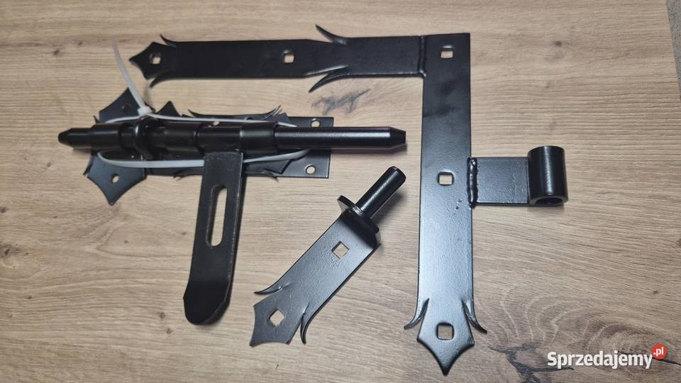 Ozdobne okucua do drzwi piwniczki ziemianki