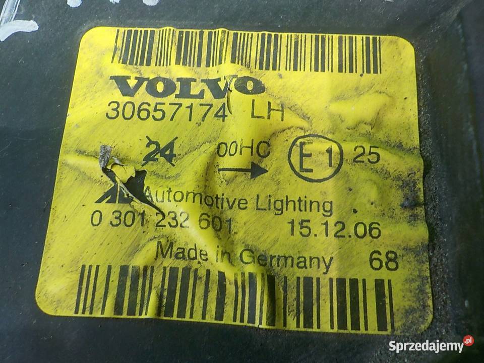 VOLVO C30 25T5 07r 3D lampa lewa przod 30657174 Suków