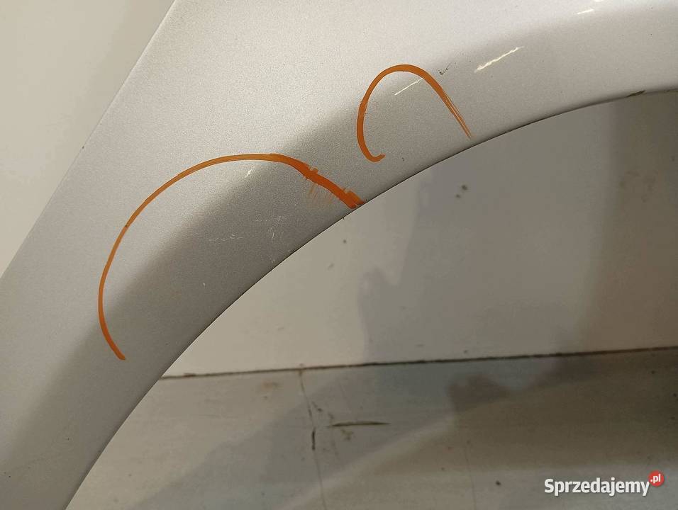 BŁOTNIK PRAWY PRZÓD SREBRNY Toyota Yaris I sprzedam