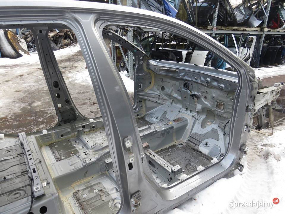 PRÓG SŁUPEK PRAWY BOK ZCD SX4 SCROSS Progi