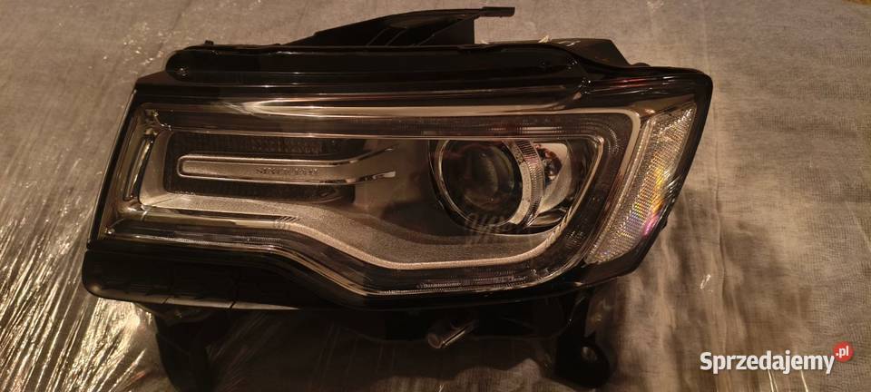 JEEP GRAND CHEROKEE WK2 14 BI XENON nie skrętny Lampy przednie