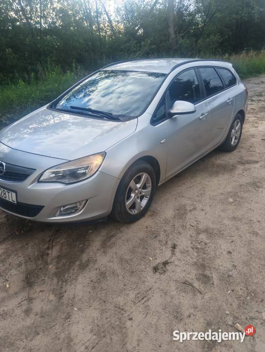 Sprzedam Opel Astra J kombi 17 CDTI 2011 350km Zawiercie