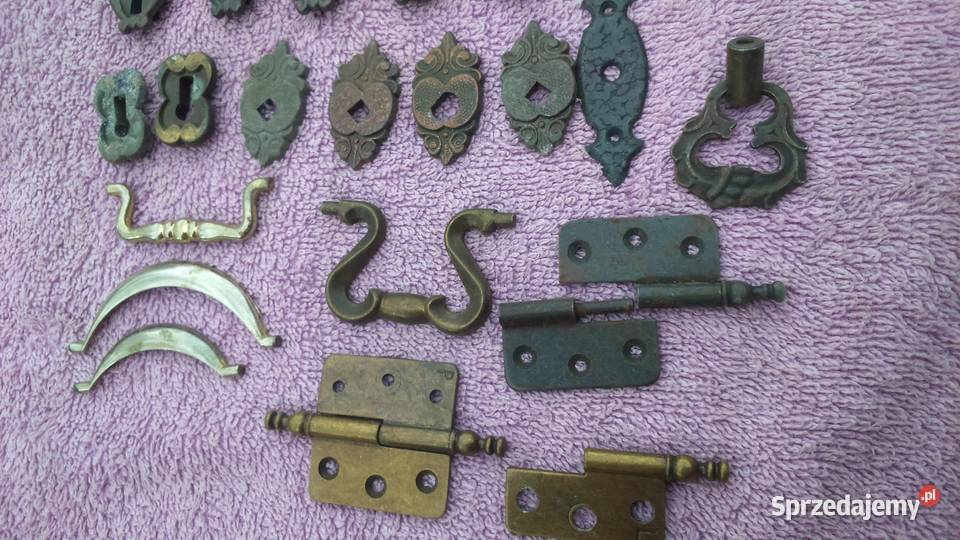 Zawiasy uchwyty rączki szyldy do