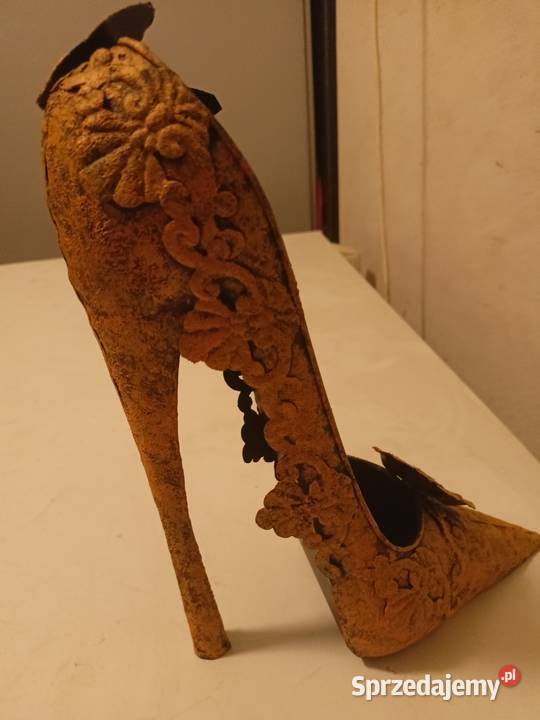 MetaloplastykaDekoracyjny damski but z cynowej Kraków