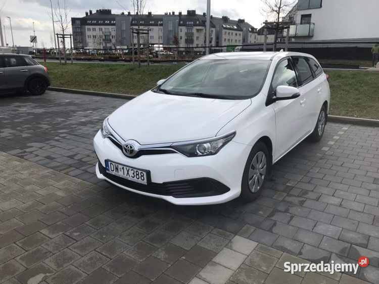 Toyotę Auris II Lift 2015 r Wrocław
