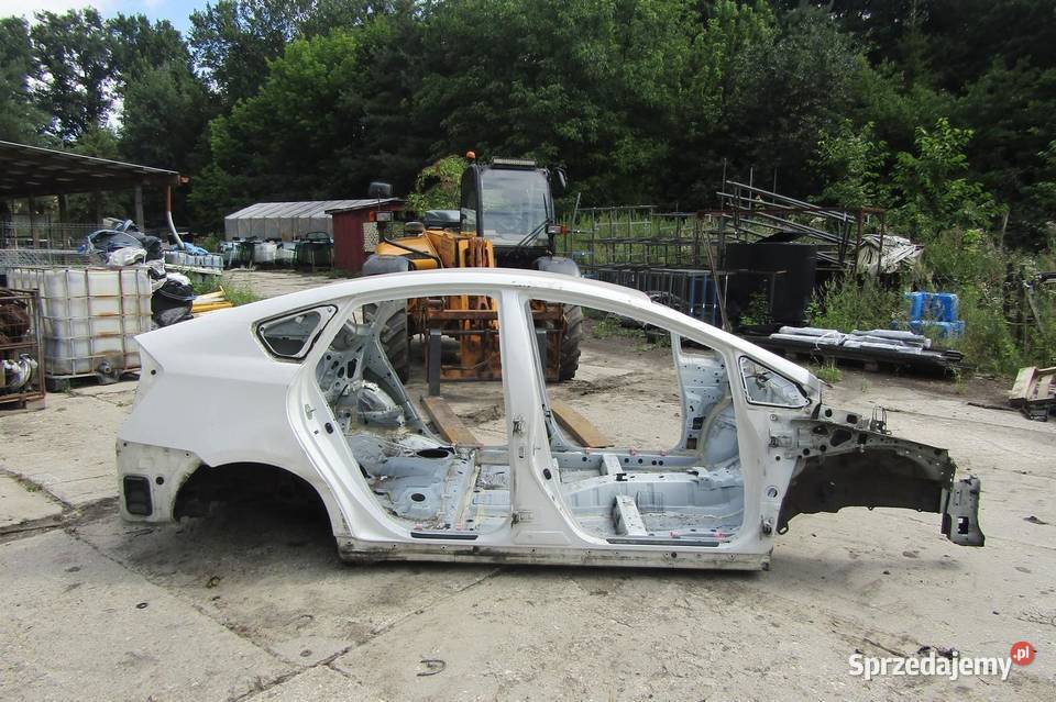 PRÓG SŁUPEK PRAWY BOK 070 TOYOTA PRIUS III LIFT osobowe