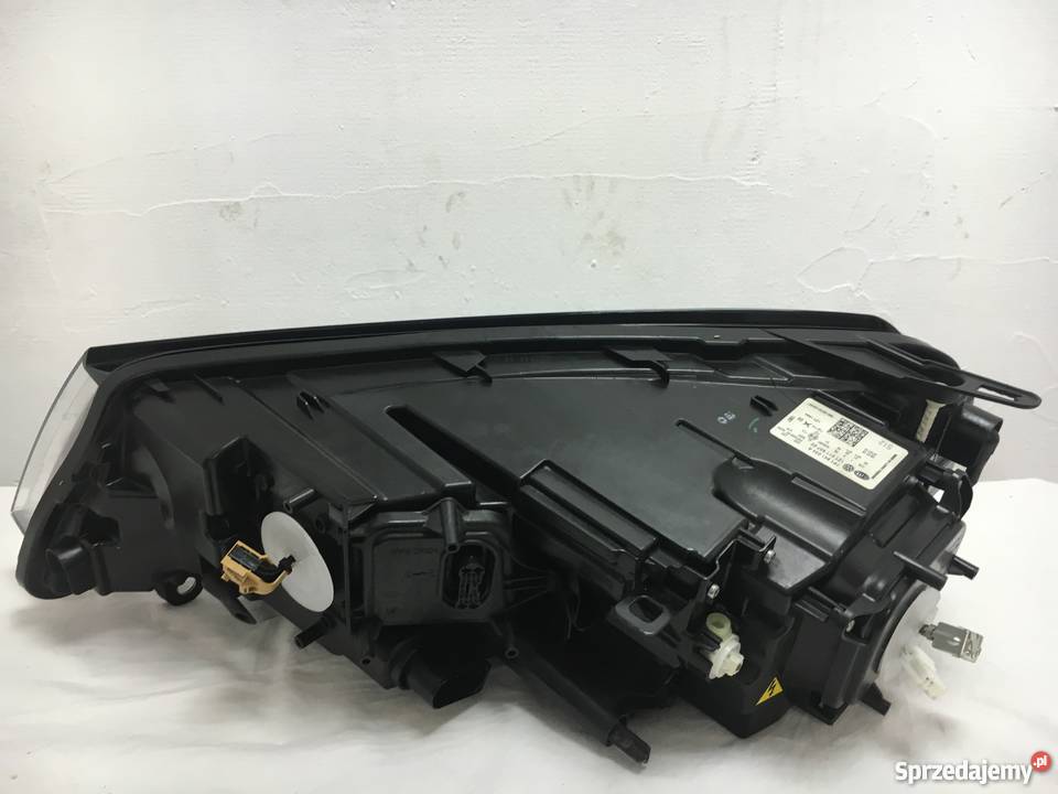Lampa Prawa VW Touareg Lift Xenon Bixenon LED Lubsko