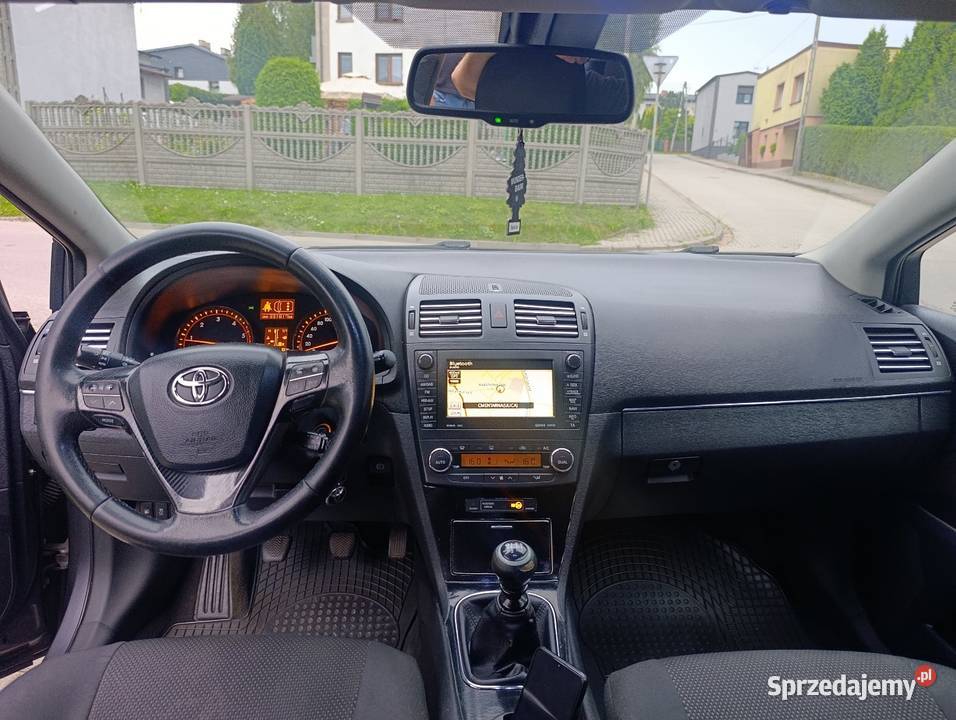 Toyota Avensis polski salon ładny stan Chorzów