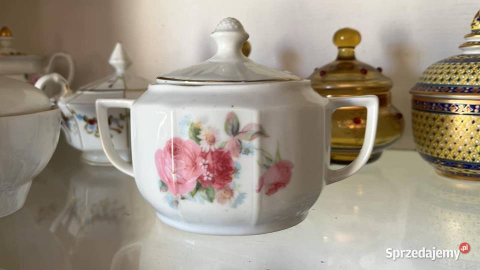 Cukiernica z subtelnymi różami Na białej Gdańsk