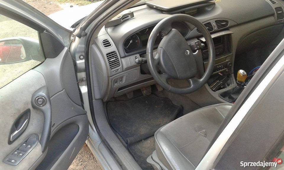 Renault Laguna II srebrna hatchback Bogucin