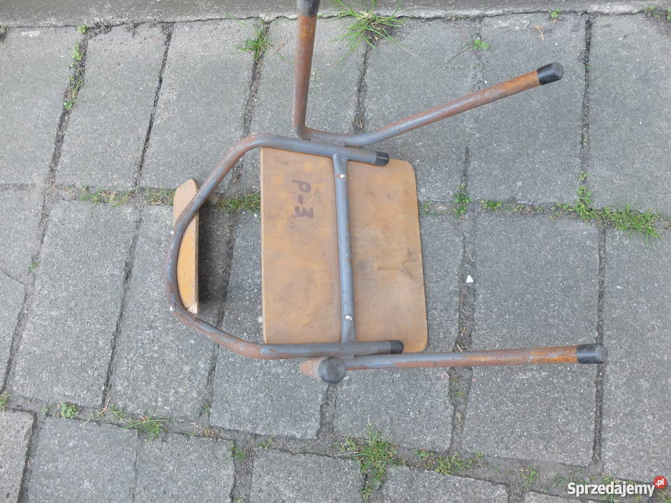 Małe szkolne metalowe krzesełko PRL przedszkole wielkopolskie