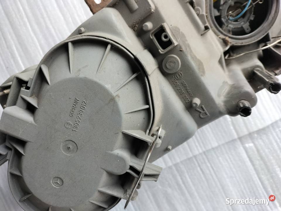 LAMPA PRZEDNIA MERCEDES BENZ W126 1079 PRAWA