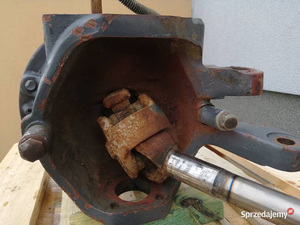 Zwolnica Zwrotnica prawy przód Fermec 965 Wilkowo