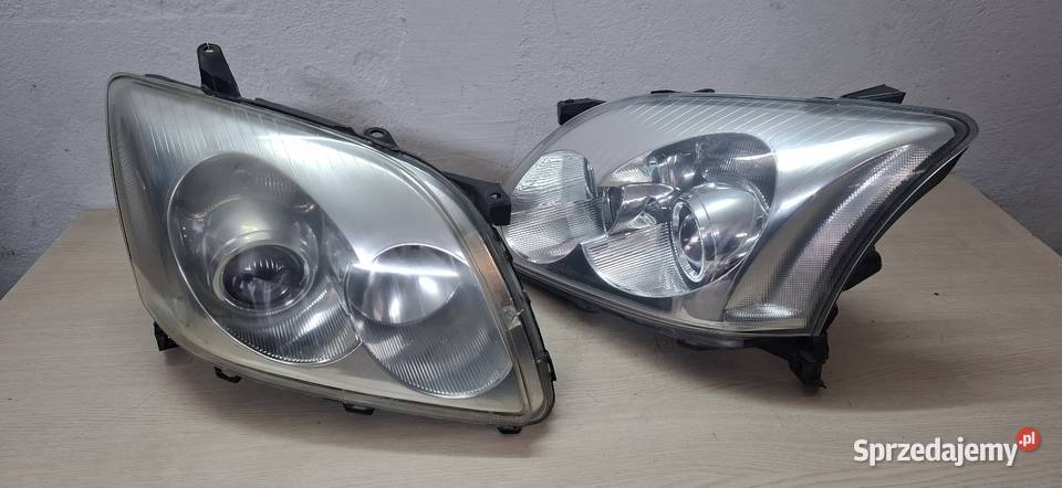 Lampa Reflektor Toyota Avensis Części samochodowe Sandomierz