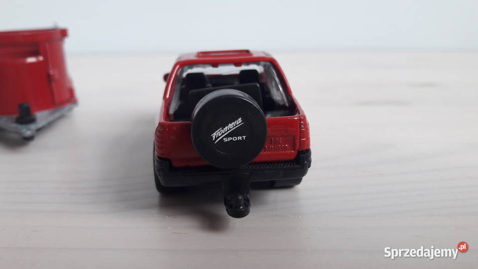 Siku Opel Frontera z przyczepą Głuchołazy