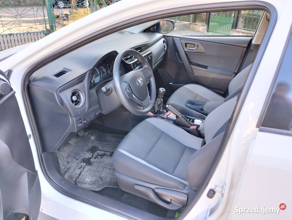 Toyota Auris II Kombi 133 Dual VTTi niski 99KM Rumia