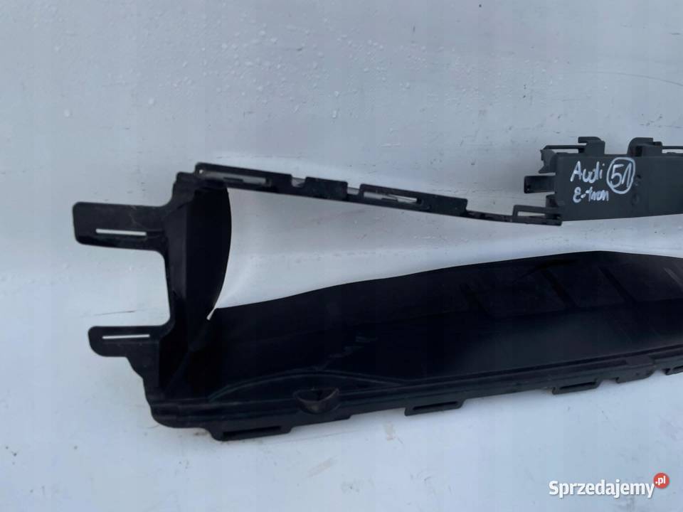 KIEROWNICA POWIETRZA WLOT AUDI E TRON 4KE121285