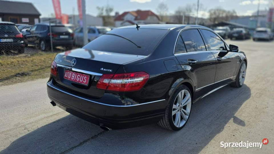 Mercedes E 350 Avangarde czarny sufit 4matic asystent pasa ruchu
