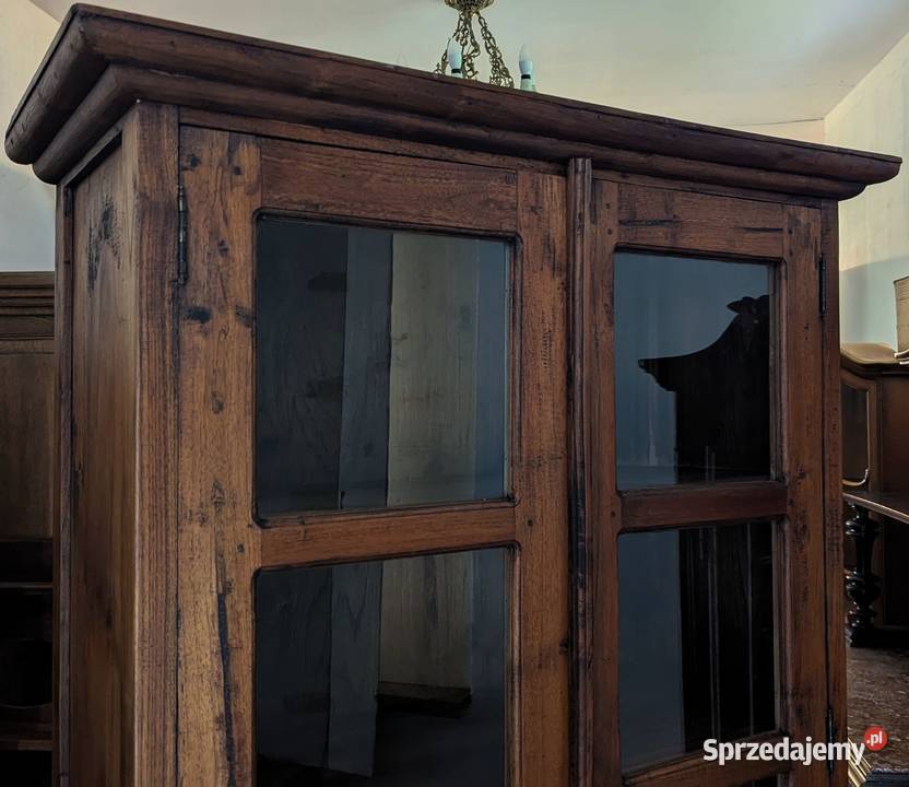 Piękna bibliotekawitryna kolonialna sklep