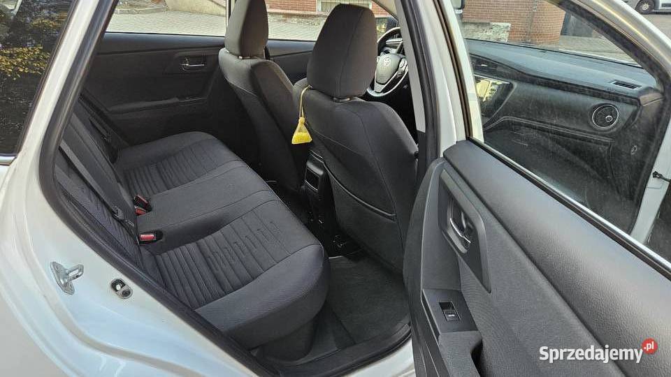 Toyota Auris II lift 2015r Hybryda 159000km Lublin