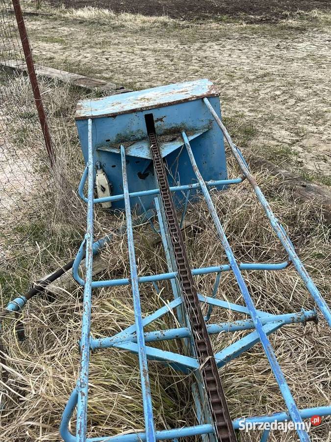 Taśmociąg podajnik do kostek siana