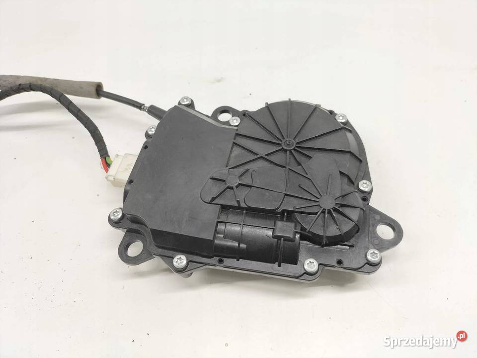 ZAMEK KLAPY BAGAŻNIKA DOCIĄG KOMBI TOURING Bmw