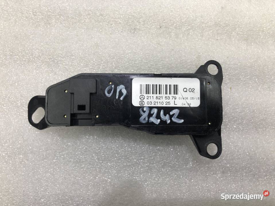 LISTWA BAGAŻNIKA LEWA MERCEDES W204 2048600124 Osłony i zaślepki sprzedam