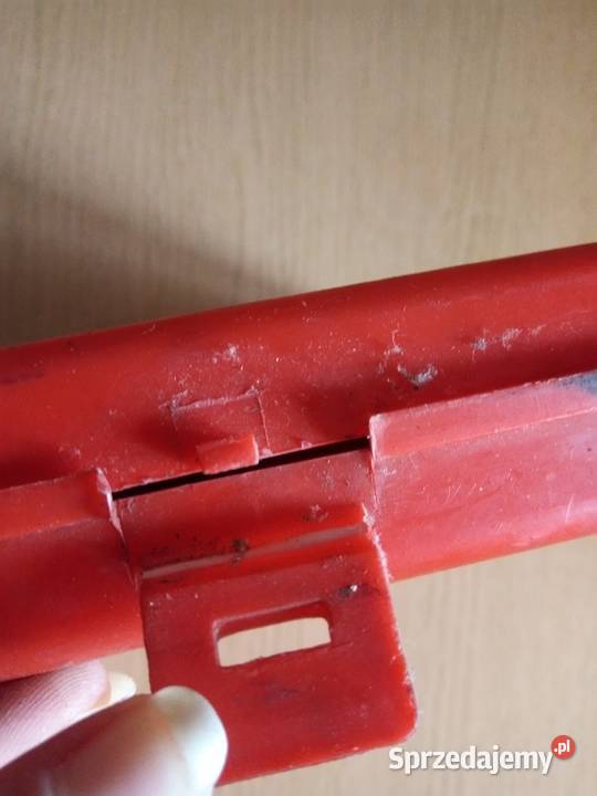 Trójkąt ostrzegawczy w walizce Dąbrowa Górnicza