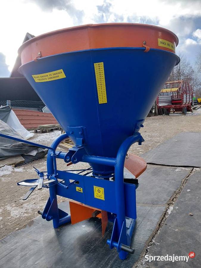 Rozsiewacz nawozu lejek AgrometBrzeg Nowy Rolnictwo małopolskie Uszew