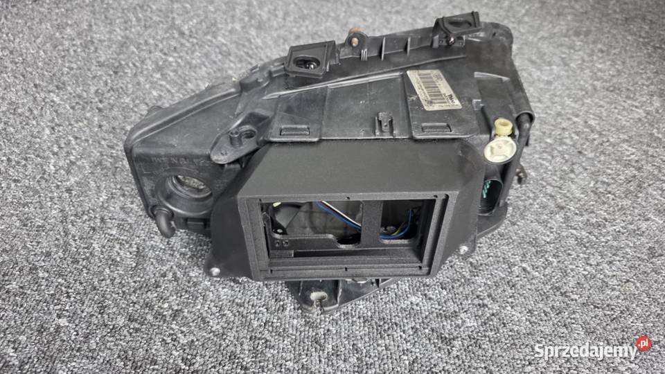 Obudowa reflektora Audi A4 B6 BI XENON razem z osobowe Kielcza sprzedam