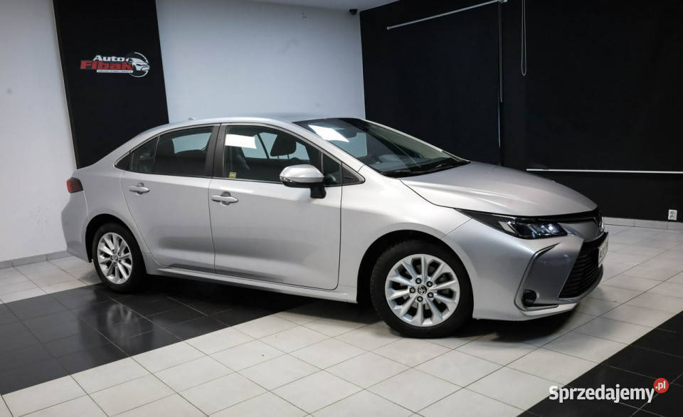 Toyota Corolla Salon PolskaI asystent pasa ruchu łódzkie Konstantynów Łódzki
