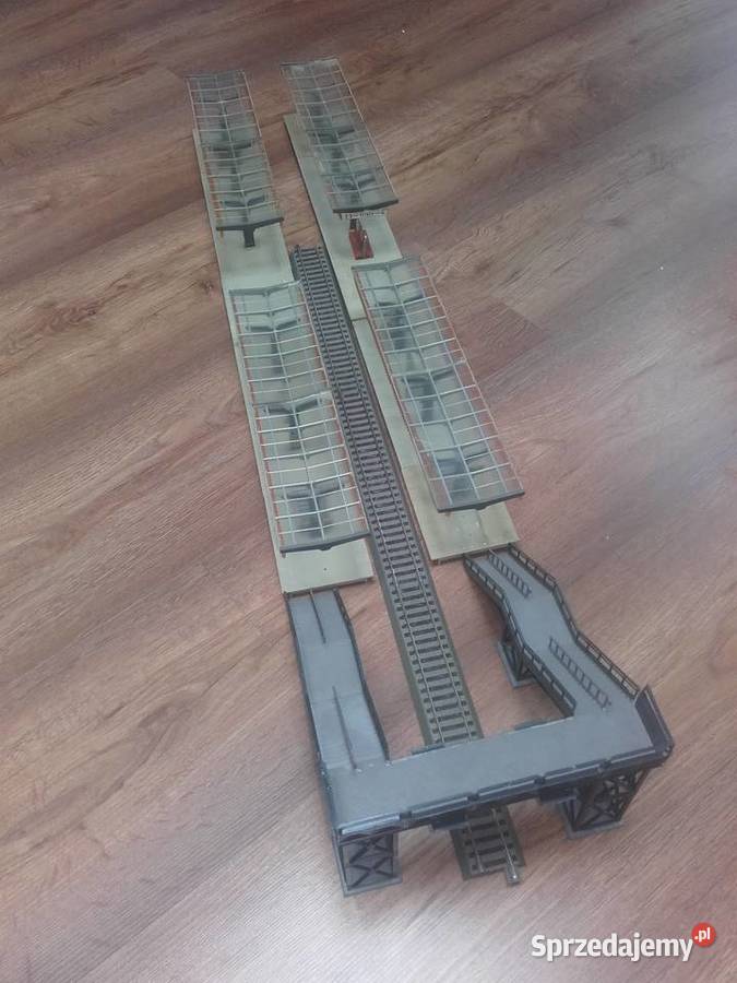 dworzec z przejściem pierzych H0