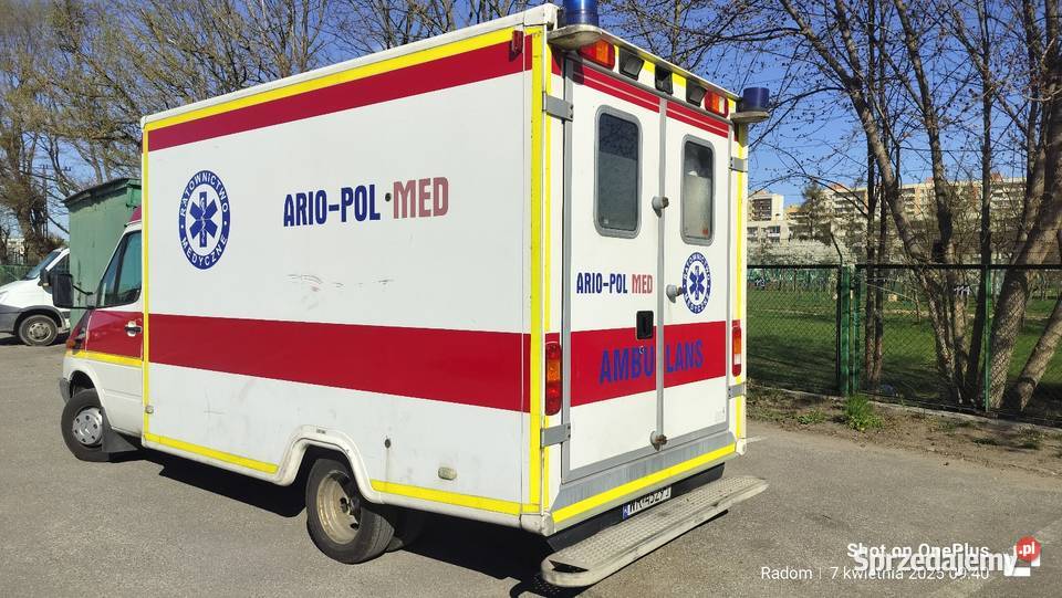 Ambulans karetka kontener Mercedes-Benz Radom