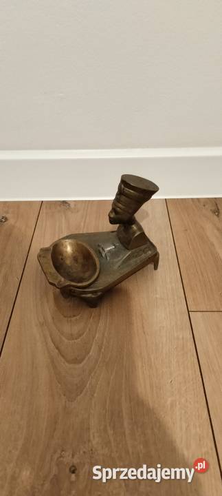 Mosiężna popielniczka Nefretete Jasło