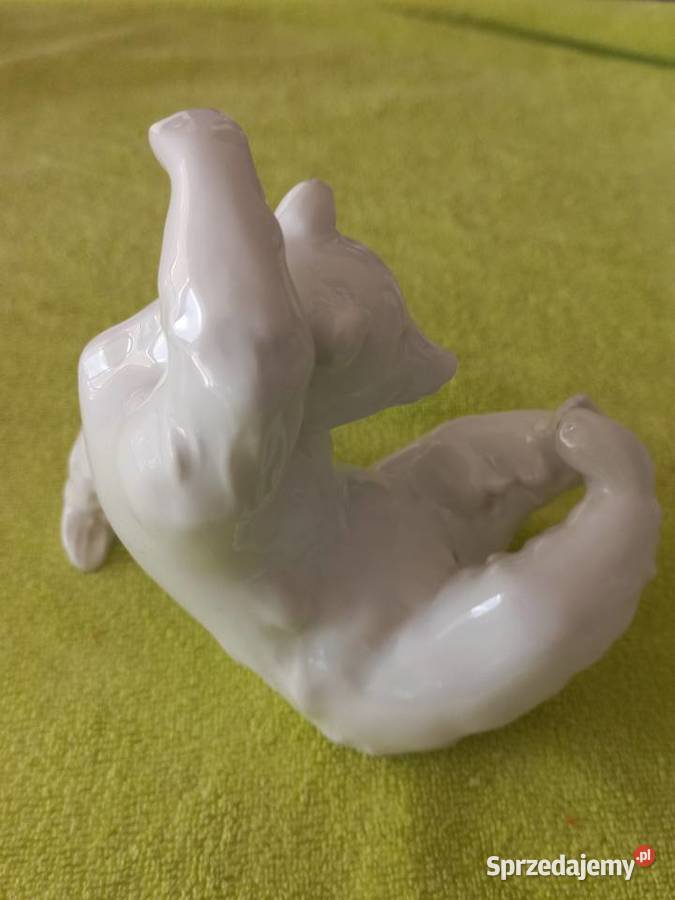 Figurka porcelanowa Niedźwiedź bawiący się KPM Toruń sprzedam