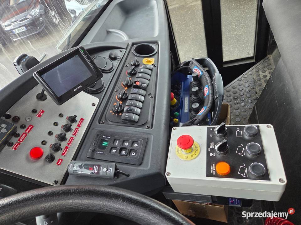 Śmieciarka do kontenerow na szkło Krasne