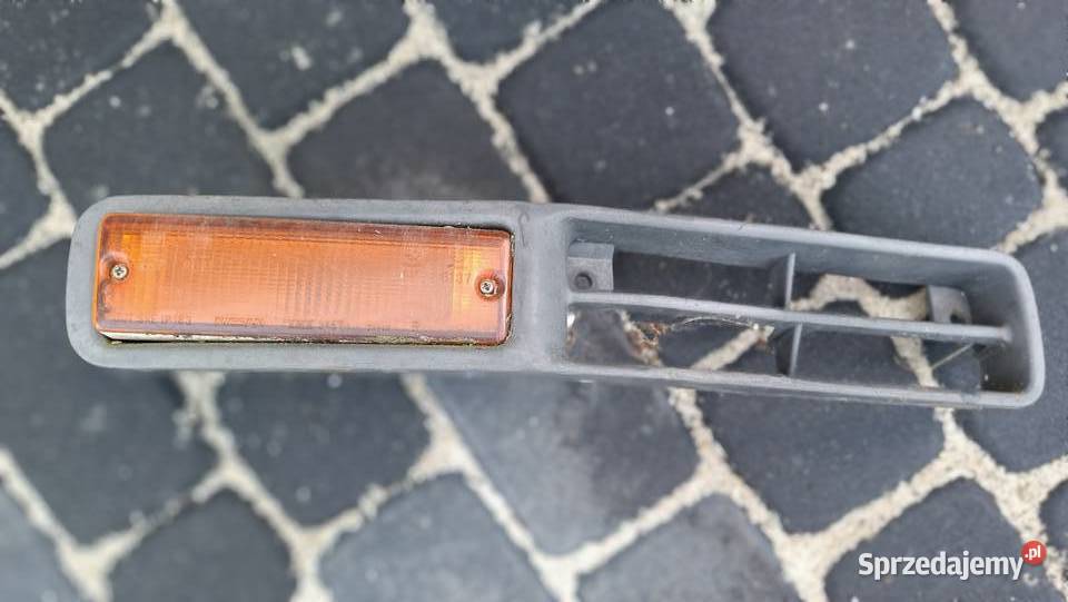 kierunkowskaz prawy przedni kratka NISSAN małopolskie