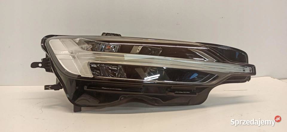 VOLVO V60 CC LAMPA PRAWY PRZÓD RHD ANGLIK osobowe