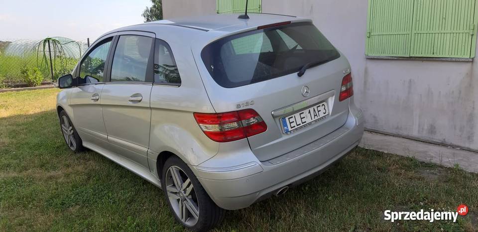 Mercedes z silnikiem Mercedesa 180 Piątek