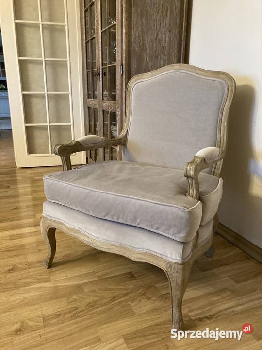 Dębowy fotel ludwikowski