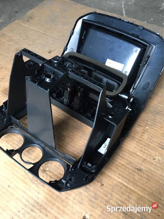 Panel środkowy kratki nawiewu Polo 4 6Q0858069L Chojnice sprzedam