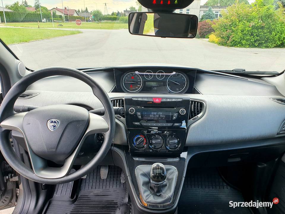 Lancia Ypsilon 12 Silver SkyView brat FIAT Panda Hatchback podkarpackie Mielec