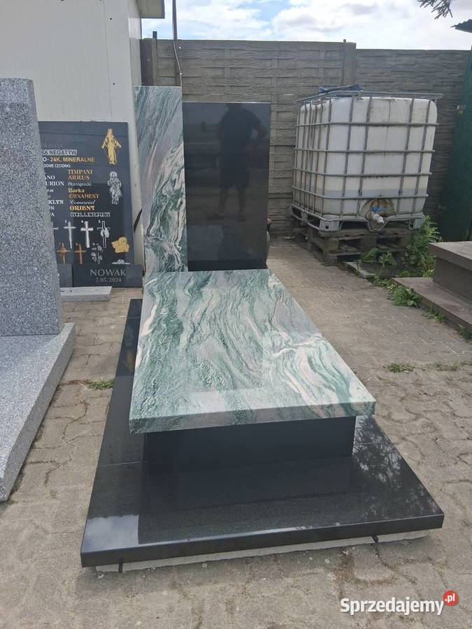 Nagrobek Arctic Green Brazilian Black Strzegom