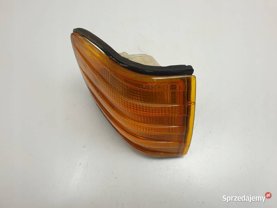 Mercedes W126 COUPE SEC PRAWY KIERUNKOWSKAZ