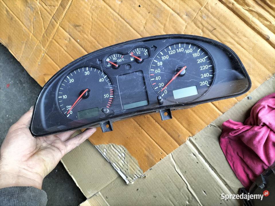 LICZNIK ZEGARY VOLKSWAGEN PASSAT B5 Części samochodowe