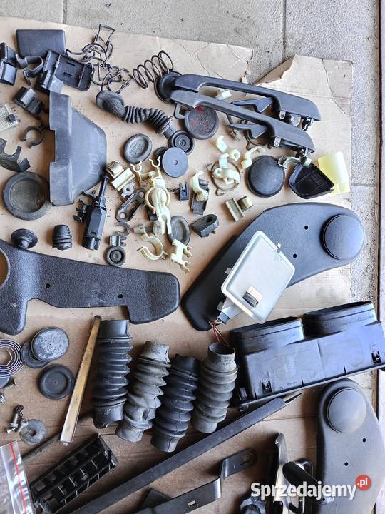 Kołki plastiki śruby zaślepki wyposażenie