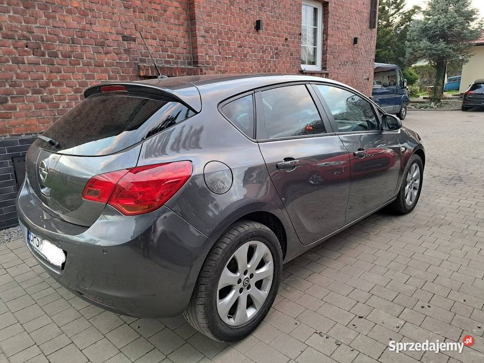 Opel Astra J 14 Turbo 120 2011r ESP sprzedam
